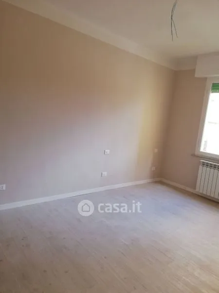 Stanze - Spacious 4-Room Apartment in Pisa