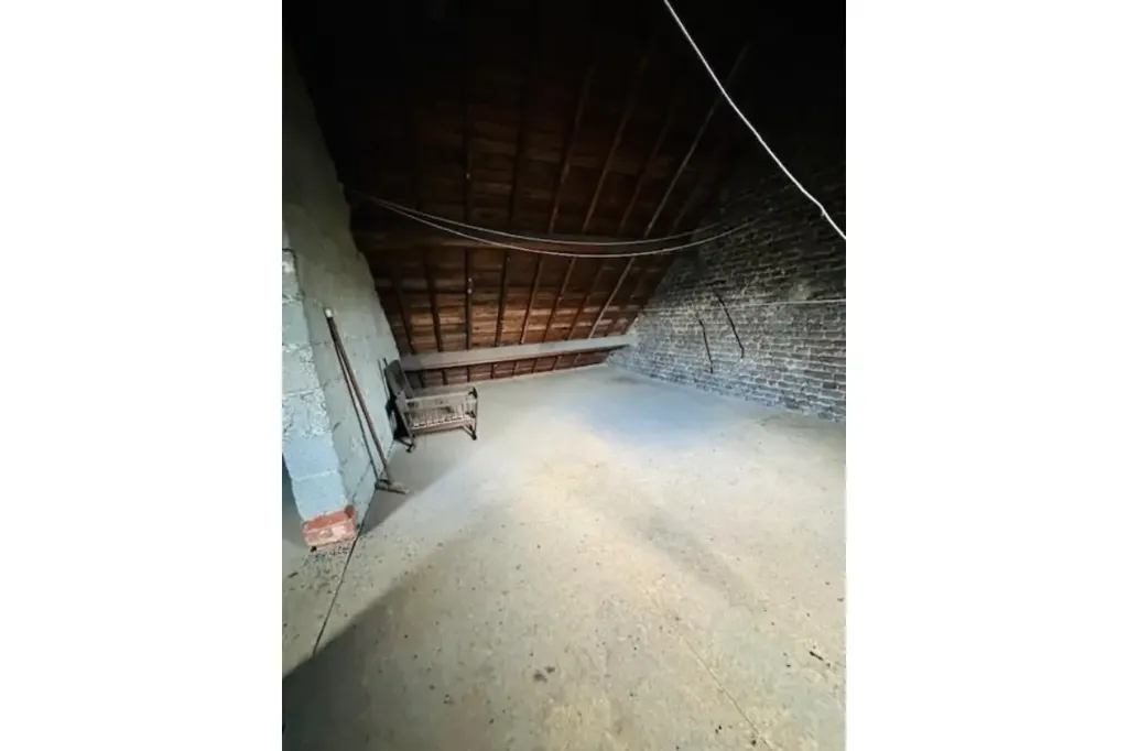 Pièces - Maison 4 Façades à Rénover avec Jardin à Malonne
