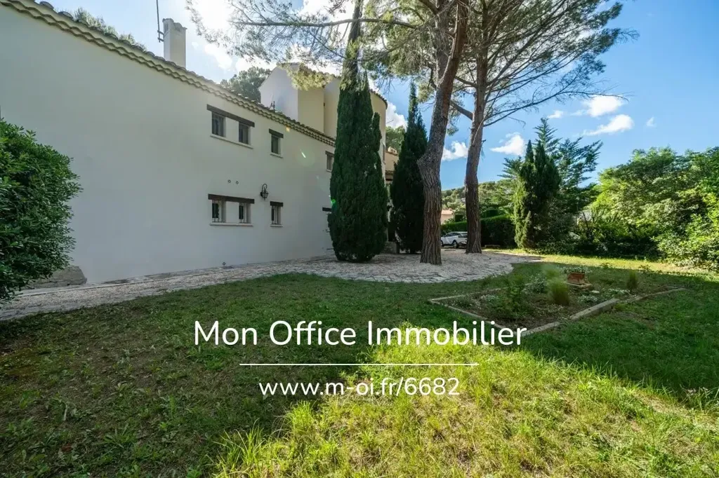 Välivaade - Charming Villa with Pool on Rove Heights