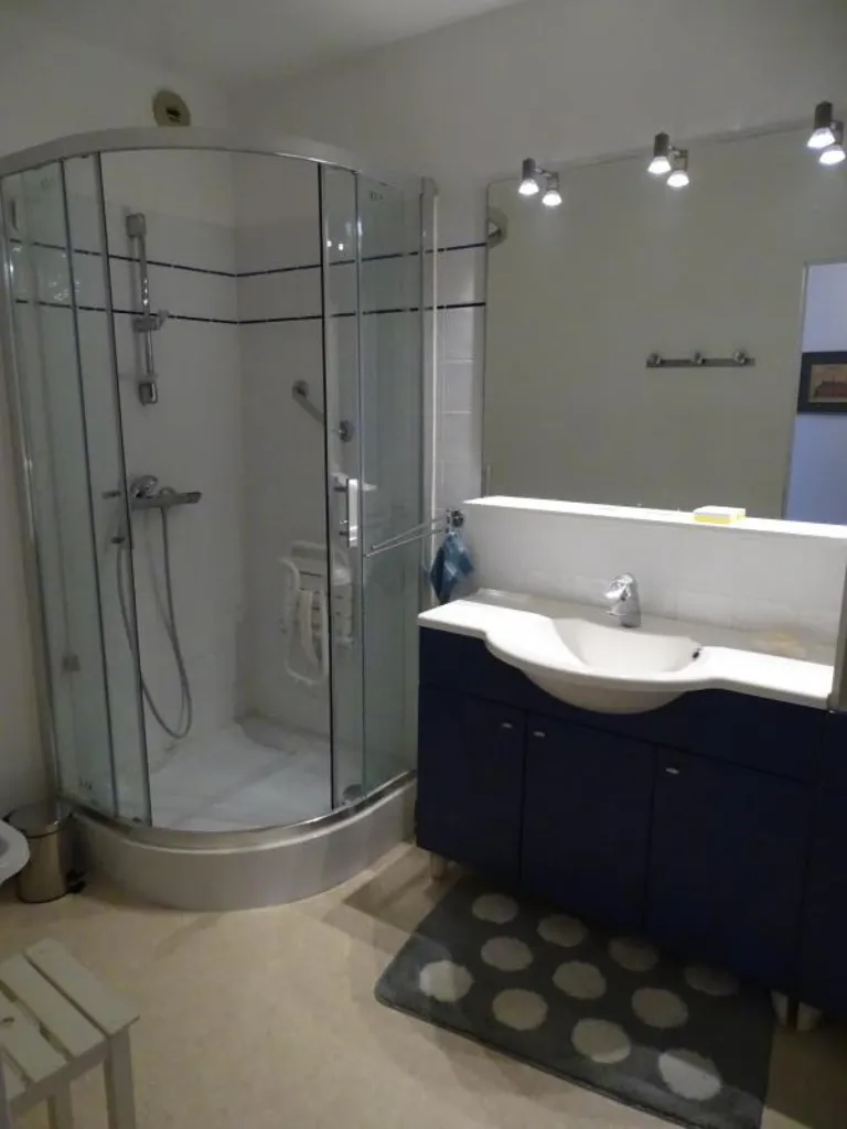 Salles de bain - Appartement 3 Pièces avec Services à Le Chesnay
