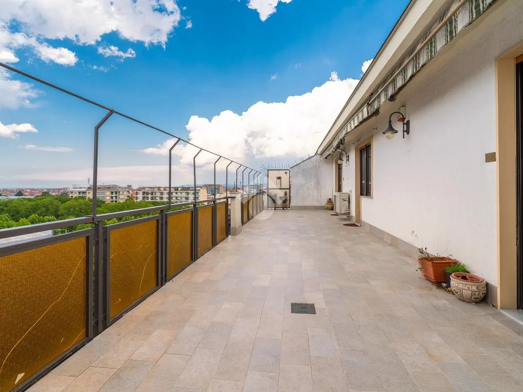 Rõdu - Panoramic Penthouse with Terrace in Turin