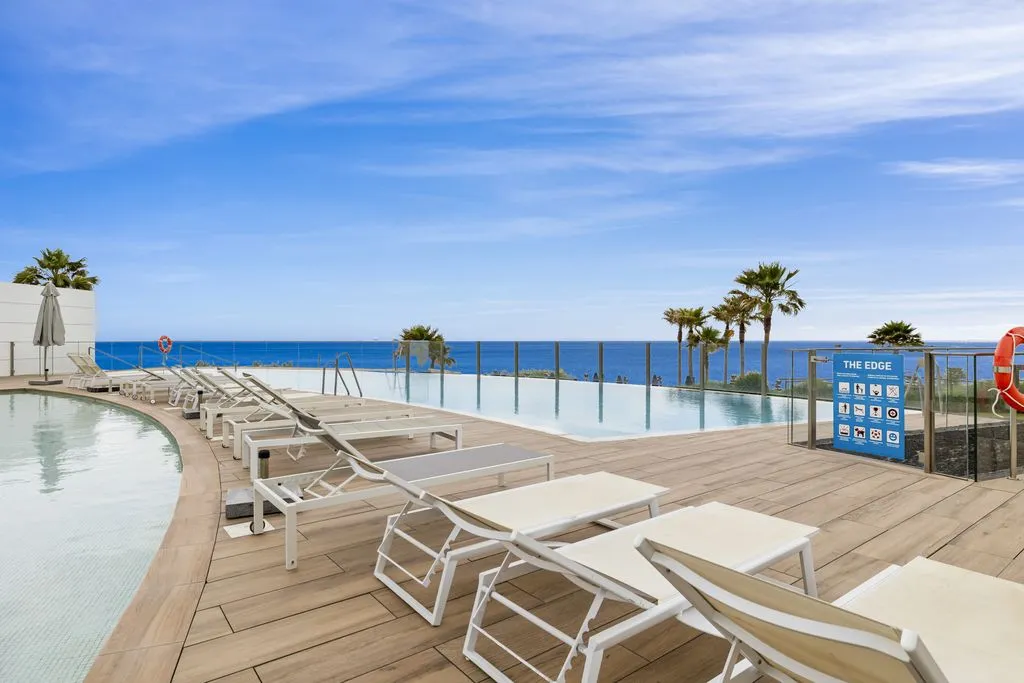 Piscine - Beachfront Luxury Apartment in Estepona