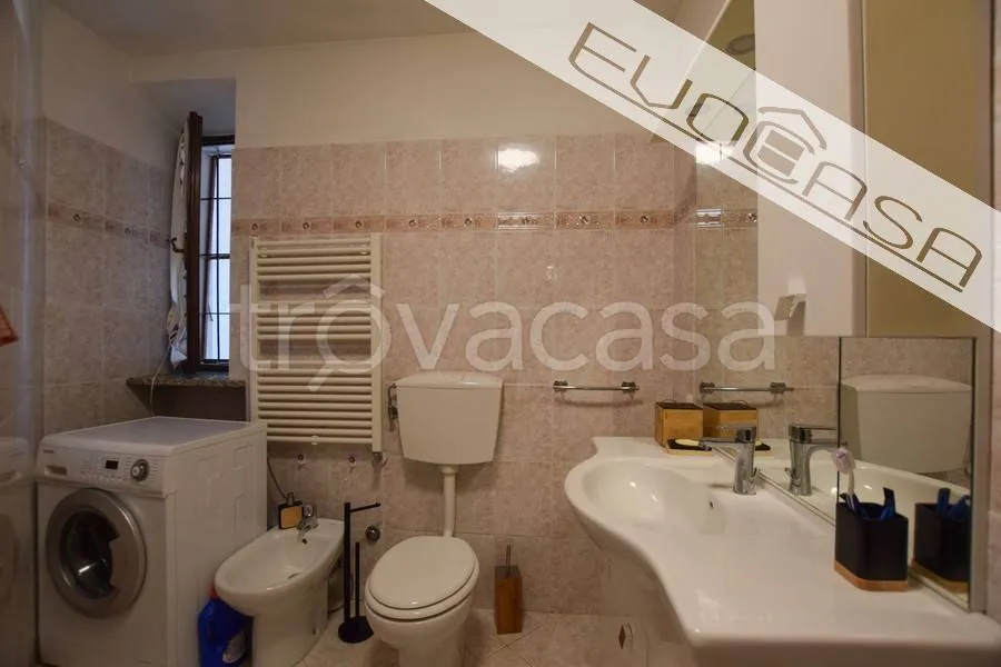 Vannitoad - Rustic Apartment with Balcony in Bricherasio
