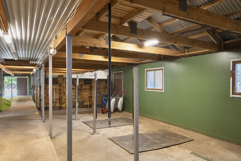 Garaaž - Equestrian Estate with Stables in Kolbäck