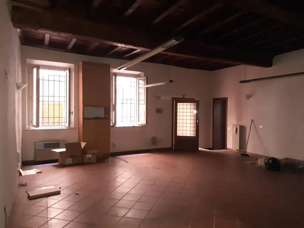 Pièces - Historic Building with Potential for Apartments in Mantova