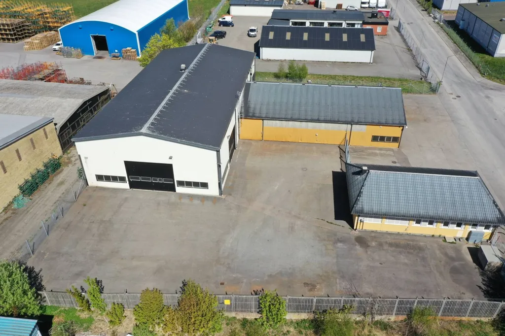 Õhuvaade - Industrial Property with Large Hall in Central Hörby