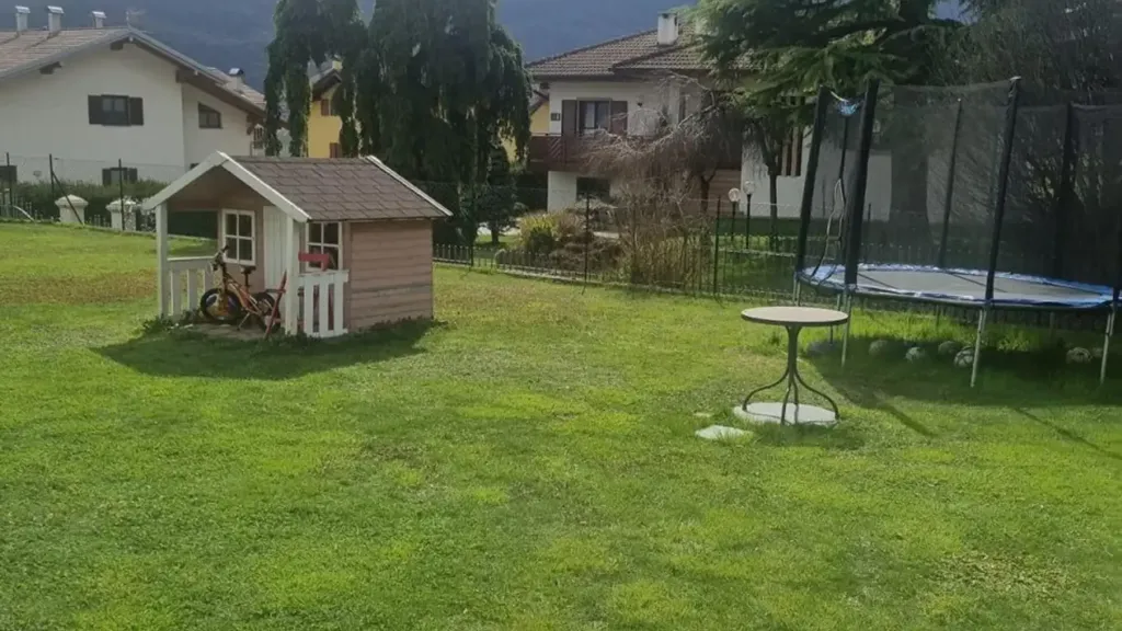 Giardino - Villa with Mountain View in Sporminore