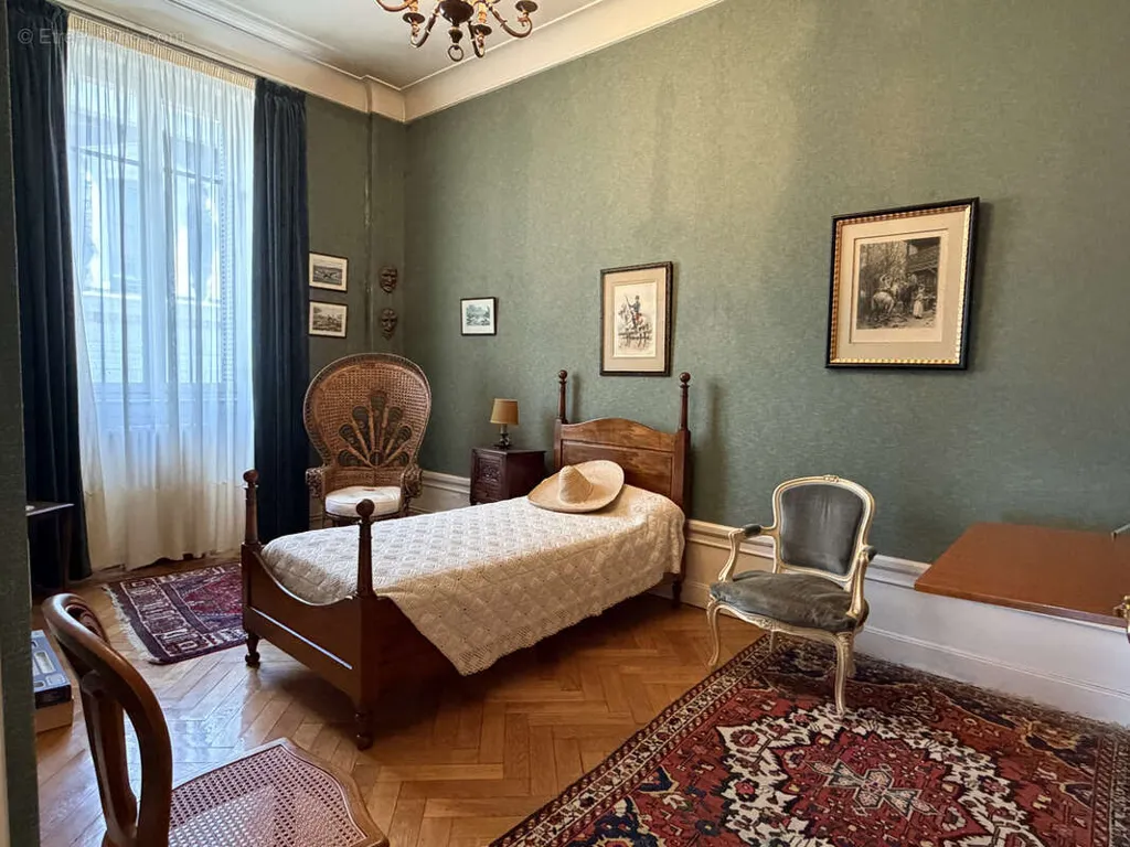 Camere da letto - Art Deco Apartment with Balcony in Saint-Étienne Centre