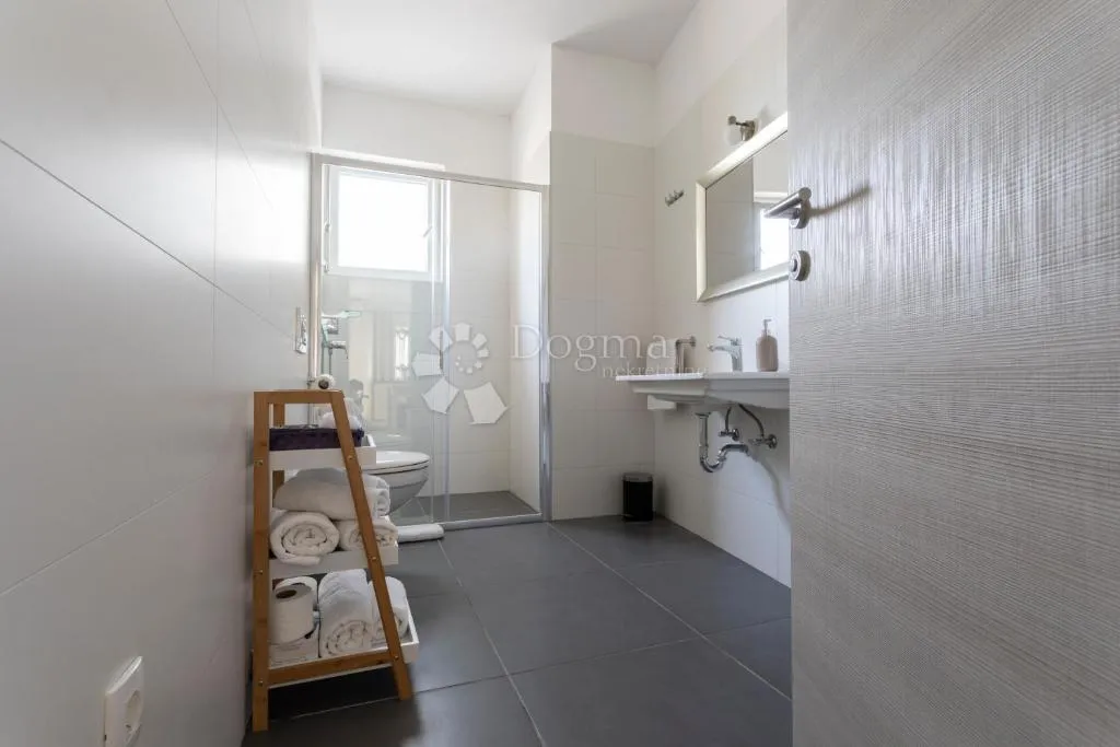 Bathrooms - Luxury Apartment with Sea View in Zaton, Nin