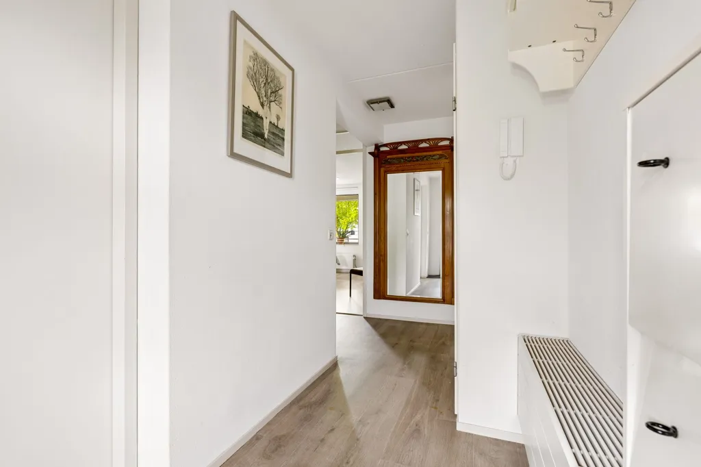 Esik - Modern Flat with Balcony in Almere