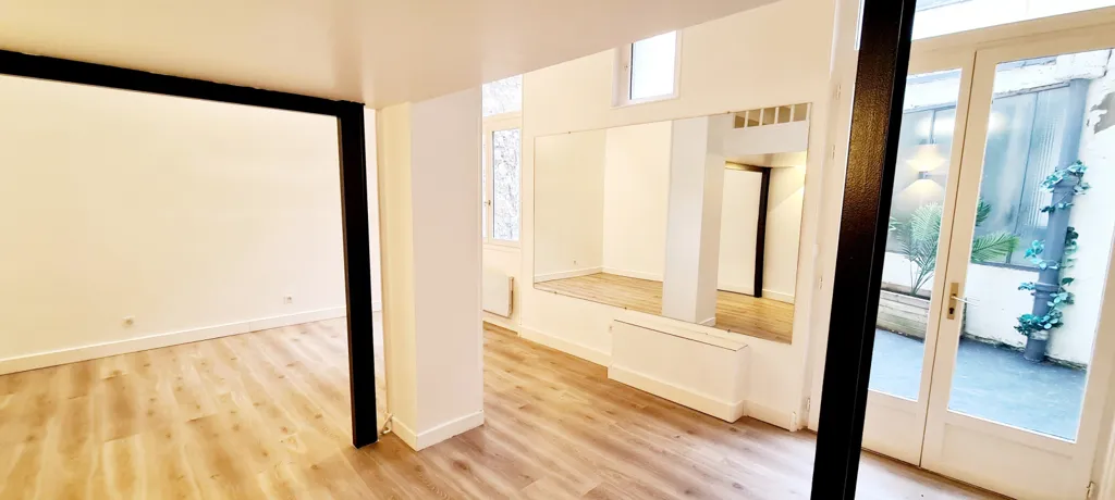 Rooms - Studio with Private Courtyard in Paris 75017