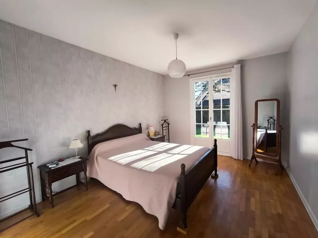 Chambres - Maison avec Terrasse et Garage à Lons