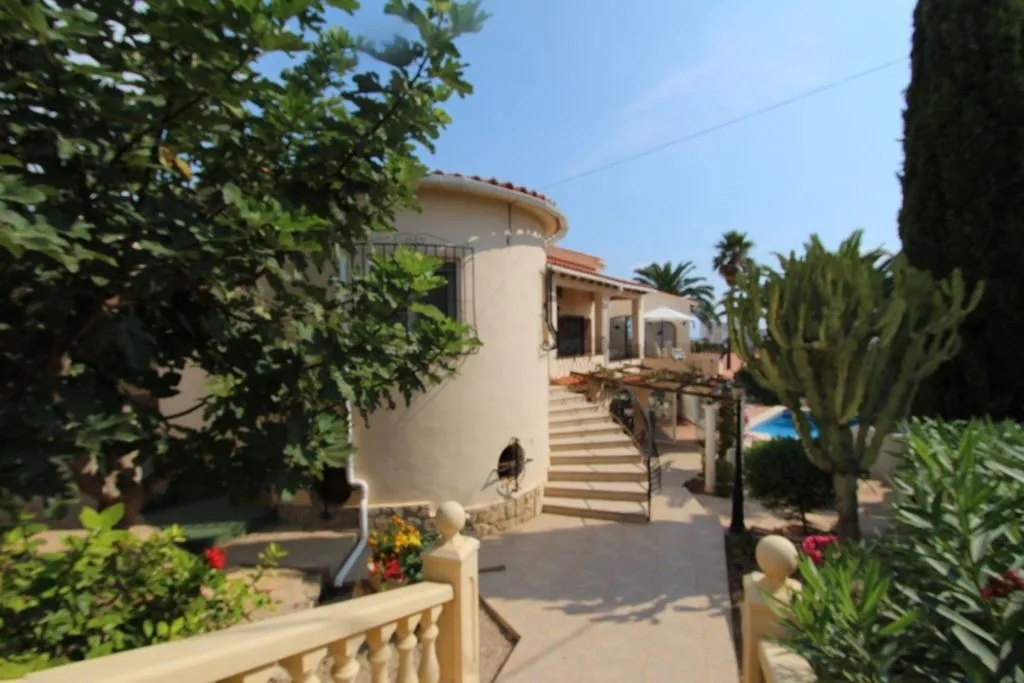 Piscine - Mediterranean Villa with Pool in Calpe
