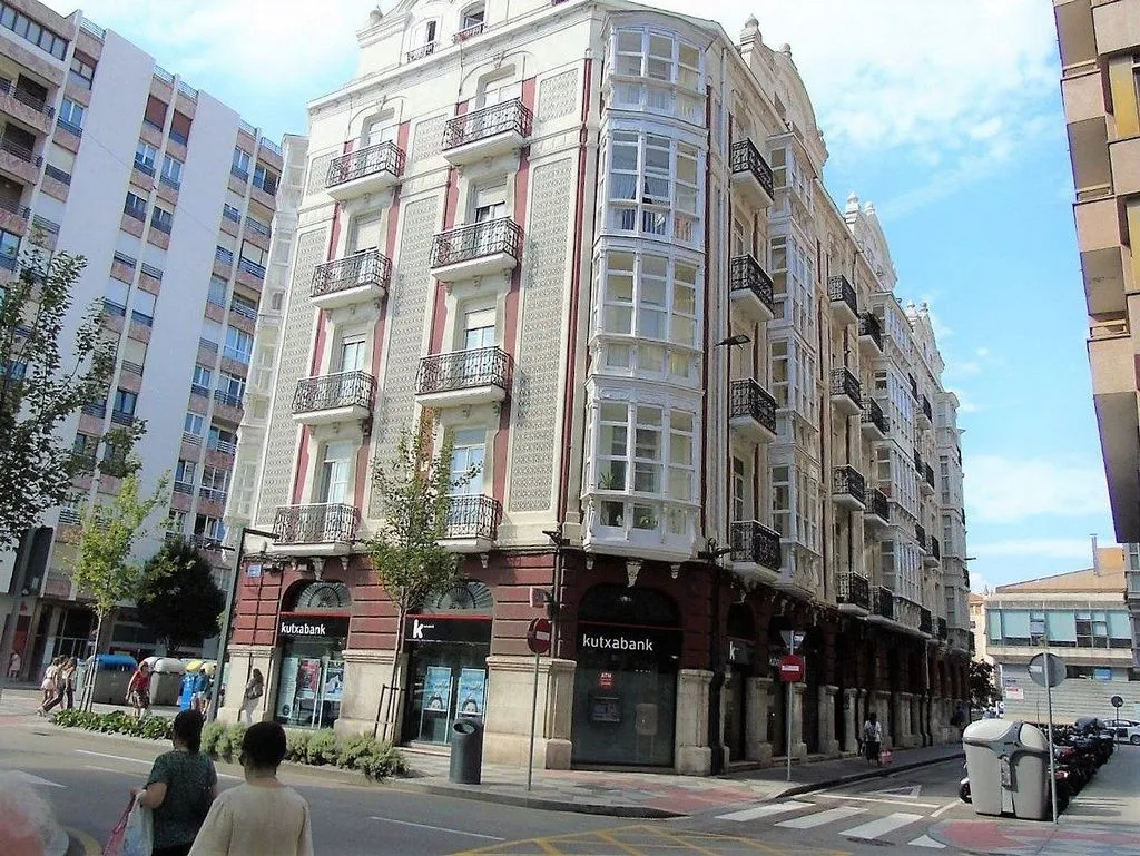 Extérieur - Historic Apartment with Balcony in City Centre