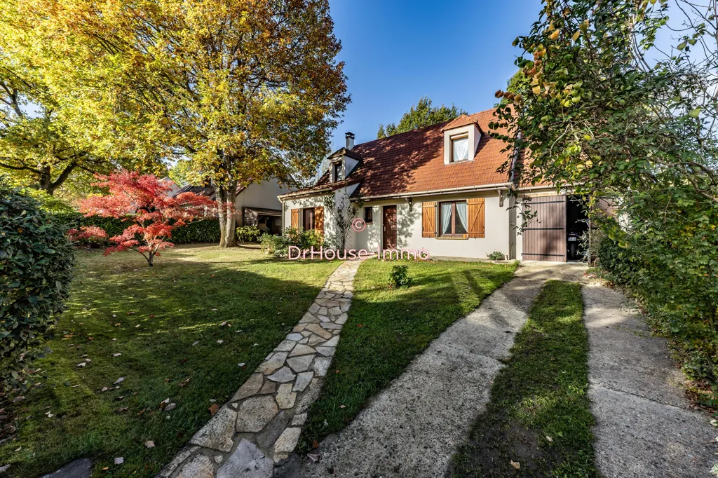 Aed - House with Garden in Dampierre-en-Yvelines