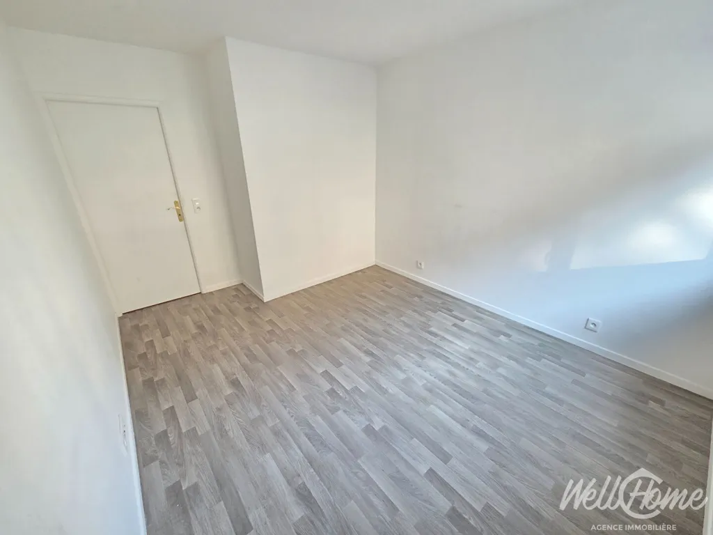 Toad - Modern Flat with Balcony near RER in Boisemont