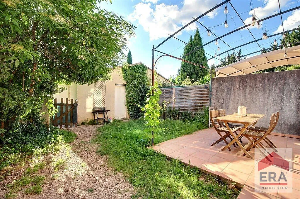 Aed - House with Garden in Secure Residence, Avignon
