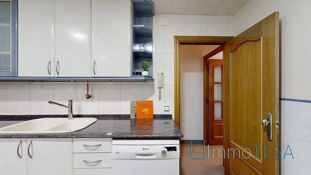 Cuisine - Apartment with Balcony in Barberà del Vallès