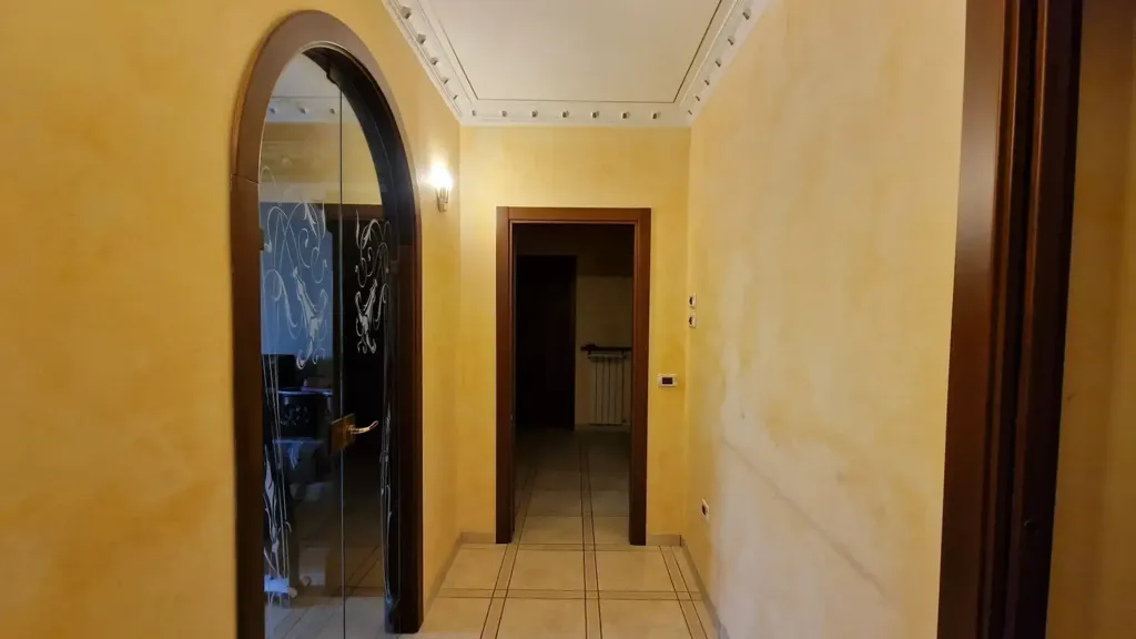 Esik - Apartment with Two Balconies in Curti