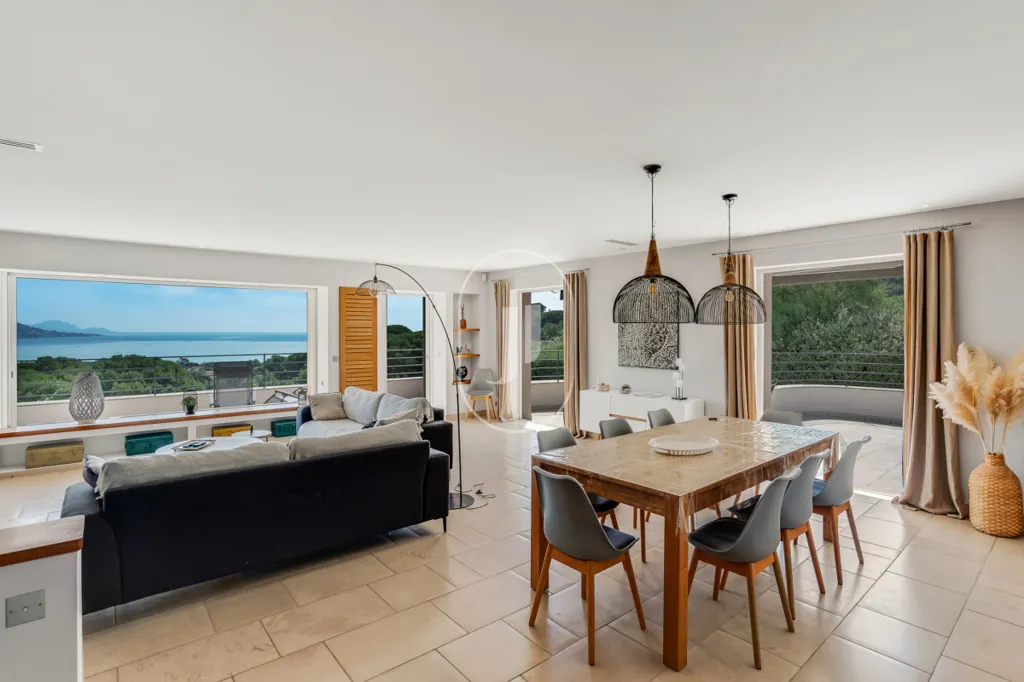 Salle à manger - Villa avec Vue Mer et Piscine à Sainte-Maxime