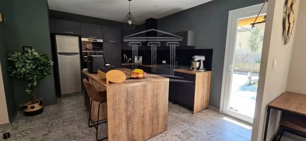 Cuisine - Maison de Plain-Pied avec Piscine à Bédarrides