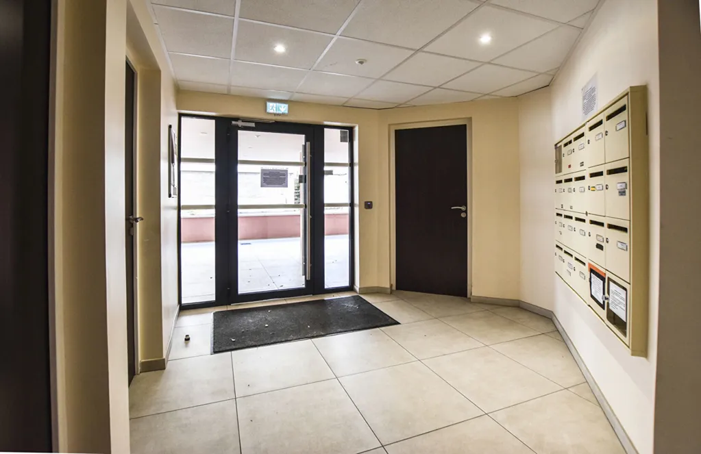 Esik - Recent Flat with Terrace in Dole Centre