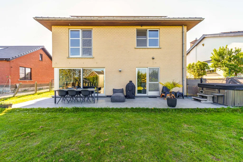 Giardino - Villa with Extensive Kellergeschoof in Putte