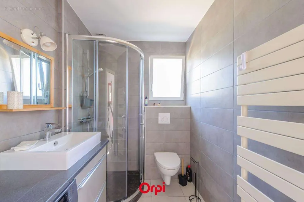 Salles de bain - Maison Ancienne avec Maisonnette Indépendante près de la Mer