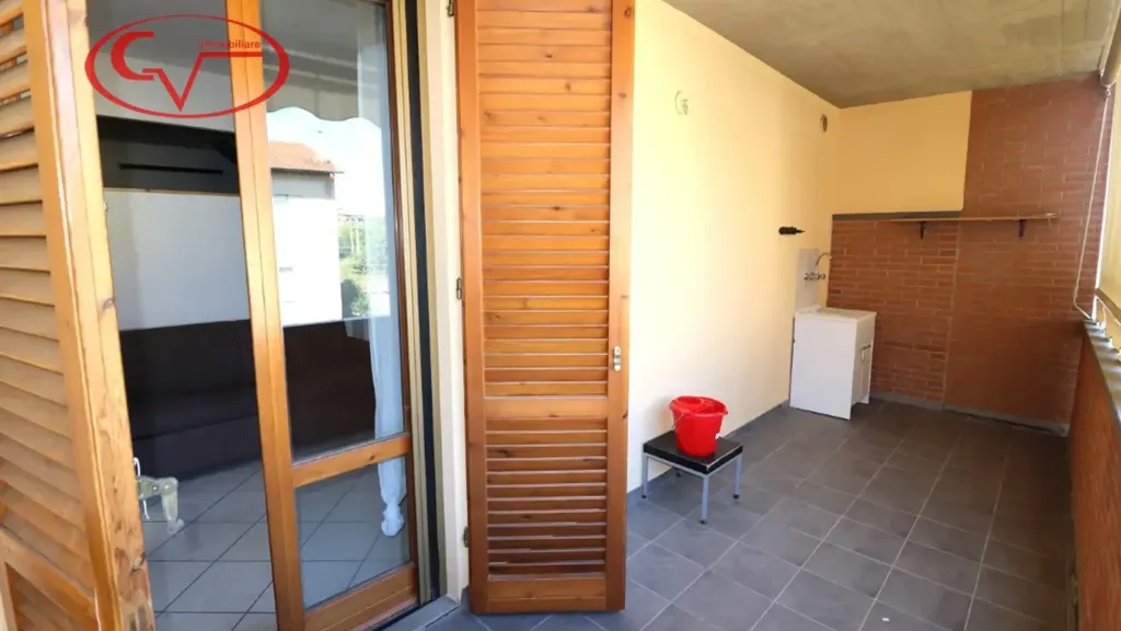 Rõdu - Bilocale with Terrace in Montevarchi