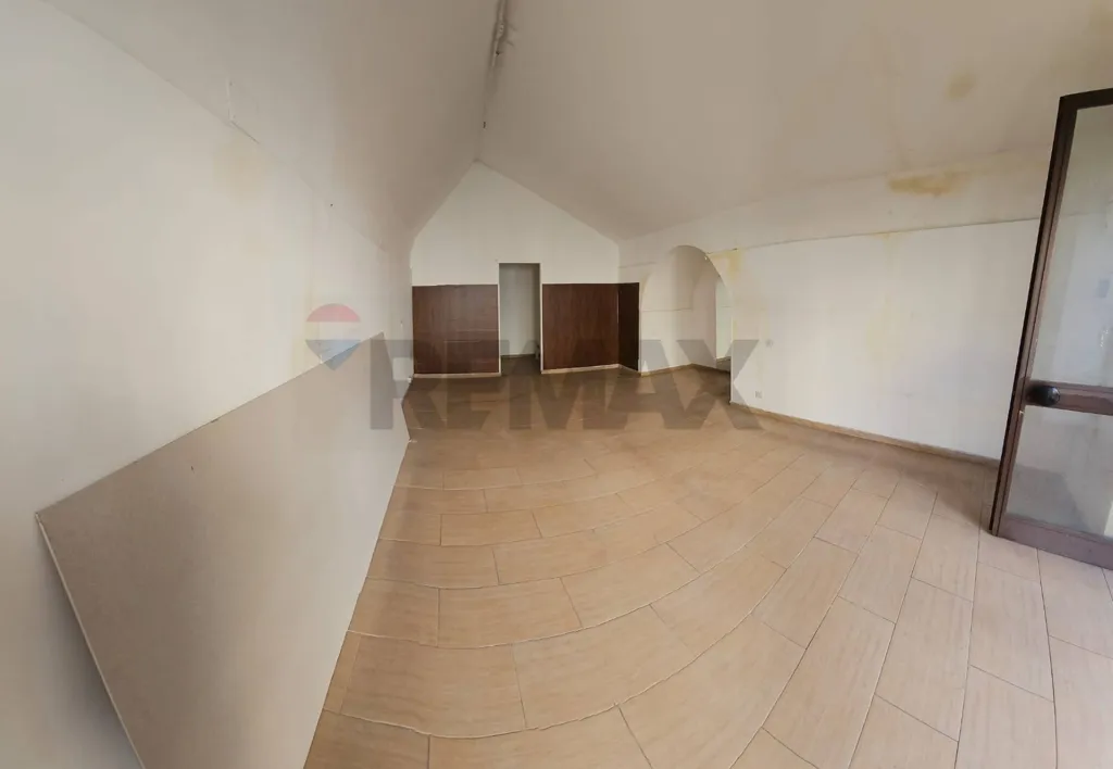 Pièces - Commercial Space with Street Frontage in Ragusa