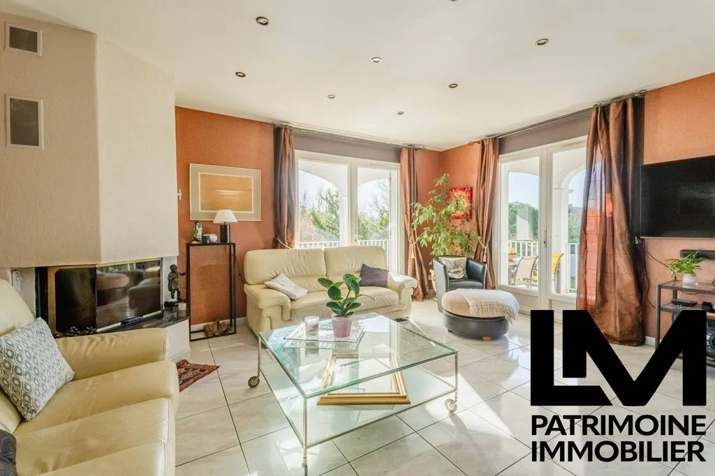Living Room - Luxury Villa with Pool in Agde