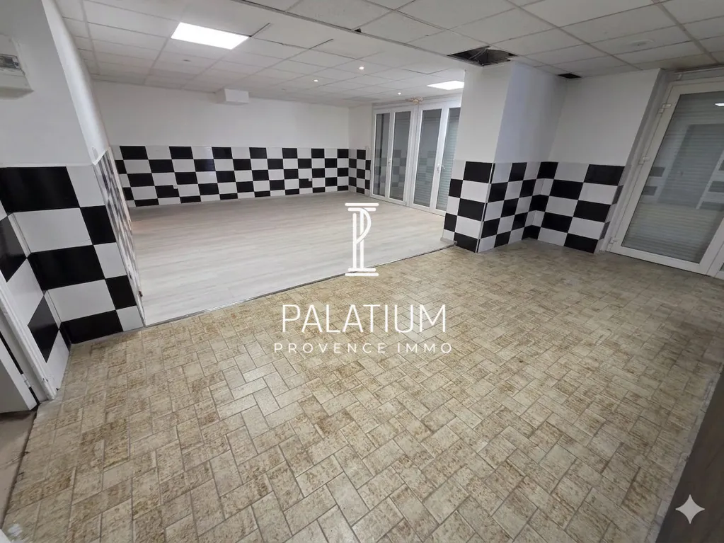 Toad - Mixed-Use Property with Garage in Digne-les-Bains