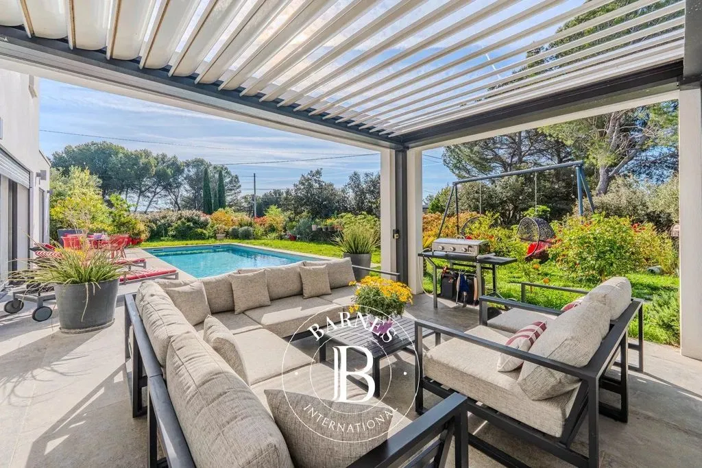Terrasse - Villa Contemporaine avec Piscine à Aix-en-Provence