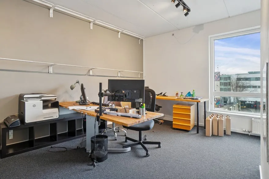 Kabinet - Office Space with Bowed Facade near Strøget, Aarhus