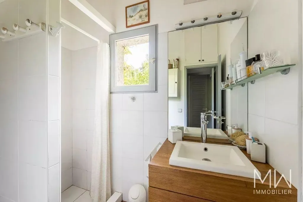 Salles de bain - Villa Luxueuse avec Vue sur la Baie à Cap Ferret