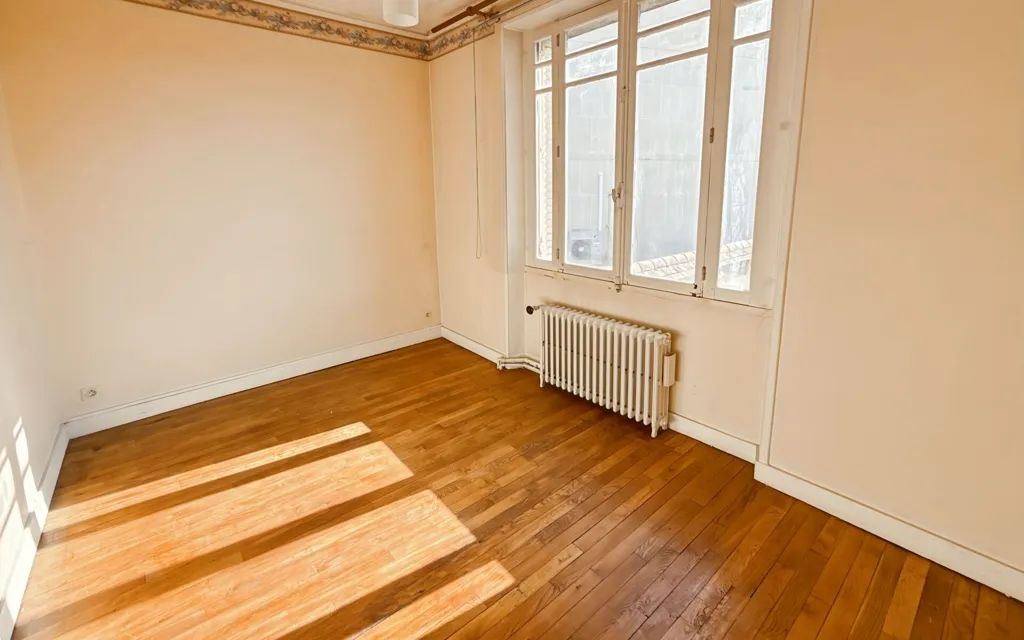 Pièces - Appartement Charmant à Rénover à Orléans