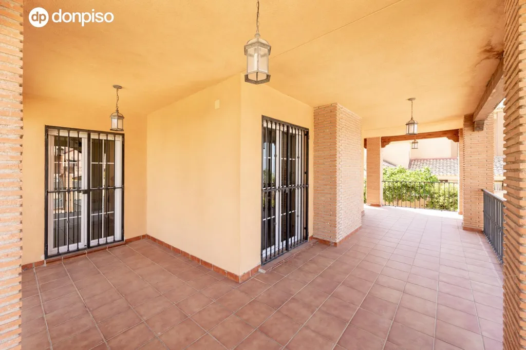 Terrass - Chalet with Pool in Granada's Calle Ajenjo