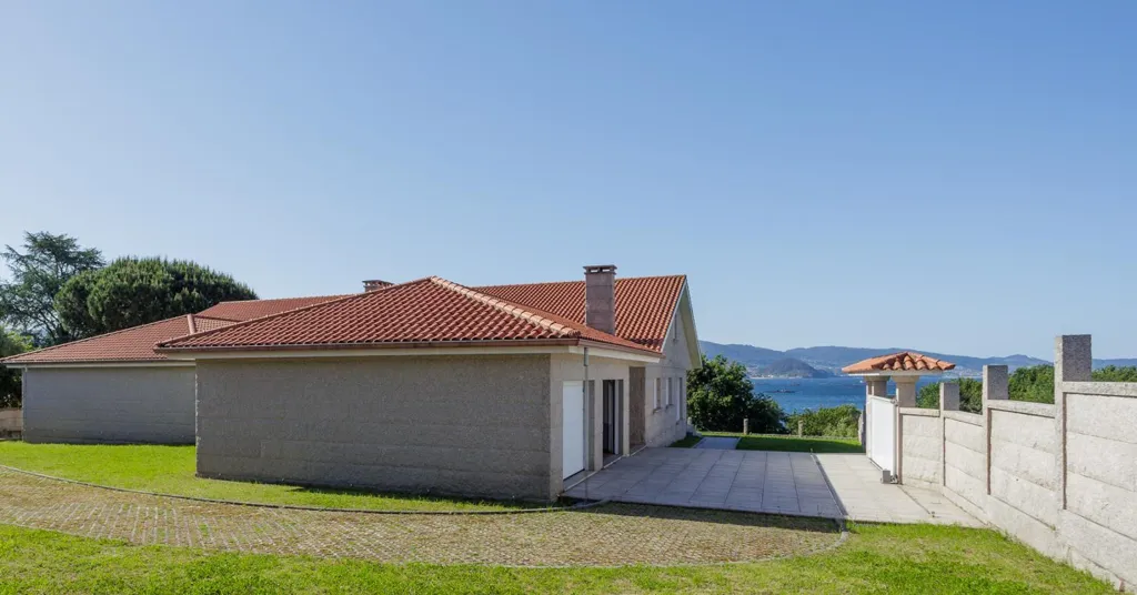 Aed - New Villa with Sea Views in Poio