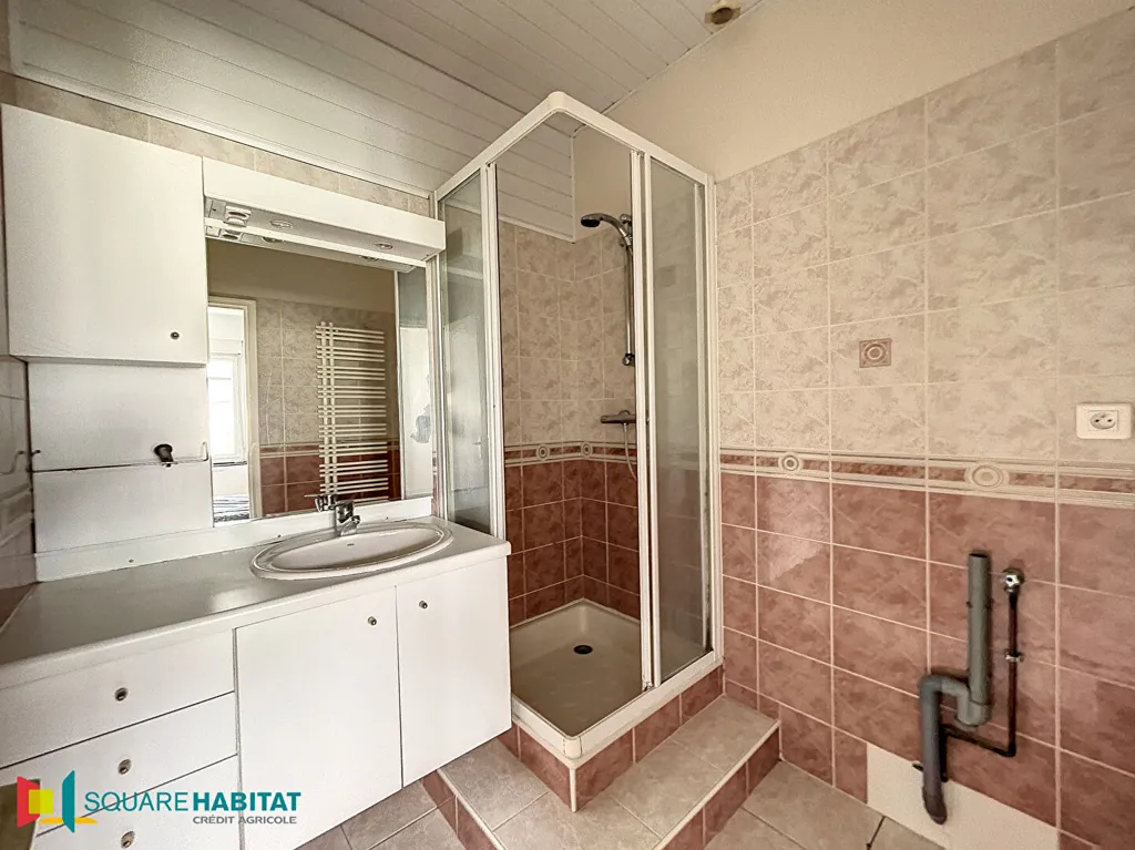 Bathrooms - Bright 2-Bedroom Apartment in Quimper