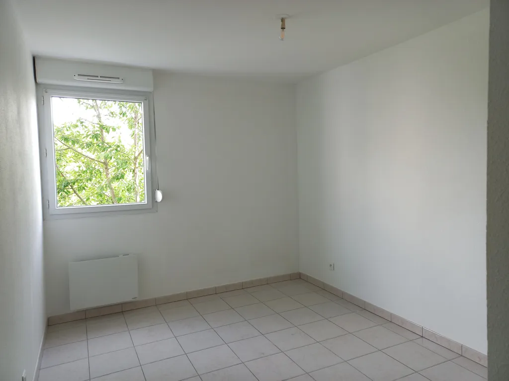Toad - 3-Bedroom Apartment with Balcony in Vichy