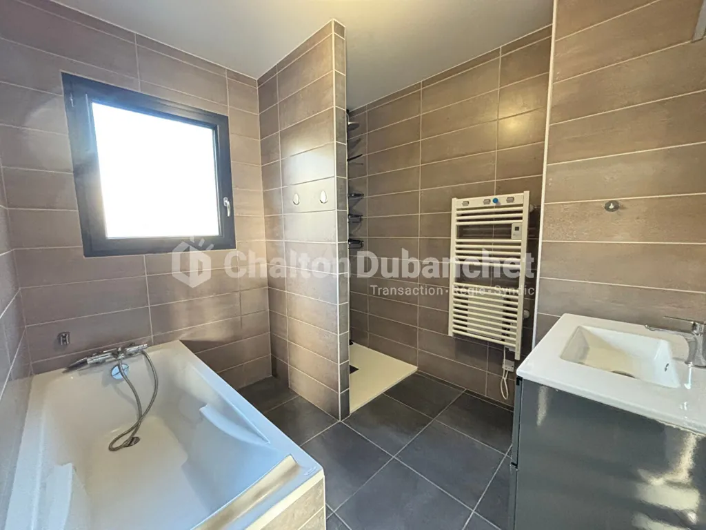 Bagni - 4-Piece House with Terrace in Maison