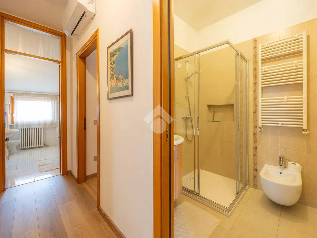 Bagni - 4-Bedroom Apartment with Terrace in Dolcè