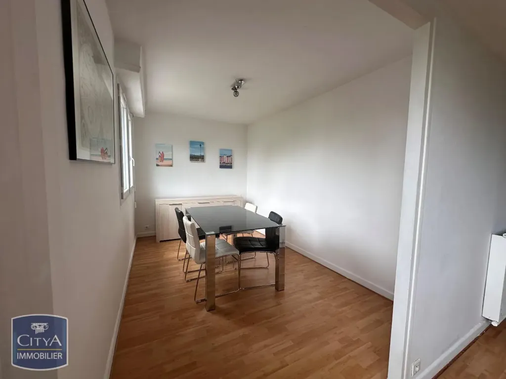 Salle à manger - Appartement Rénové avec Vue Dégagée à Pau