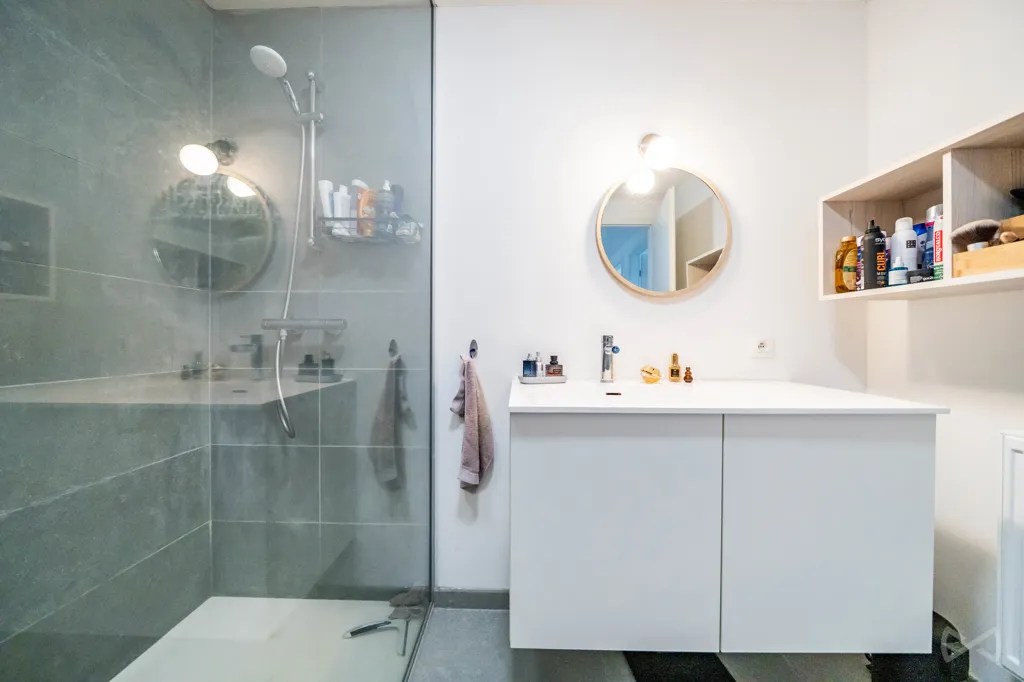 Bathrooms - Modern Apartment with Terrace in Waremme