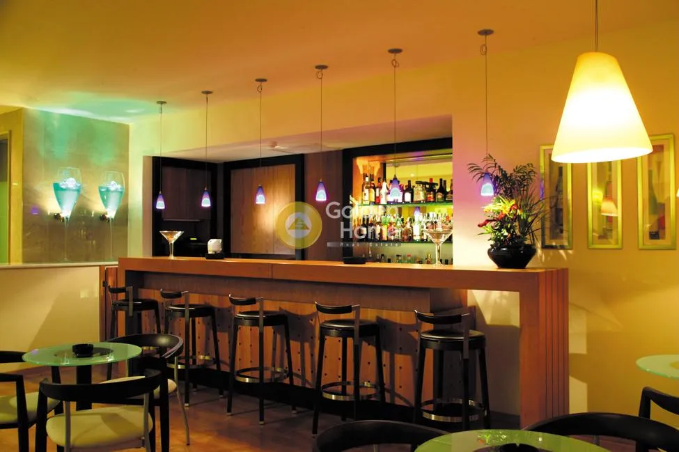 Pièces - Four-Star Hotel with Central Location in Athens