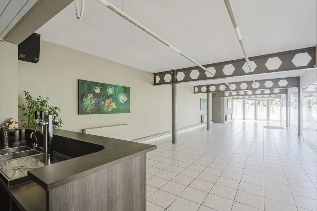 Pièces - Bâtiment Commercial avec Appartement Loué à Wevelgem
