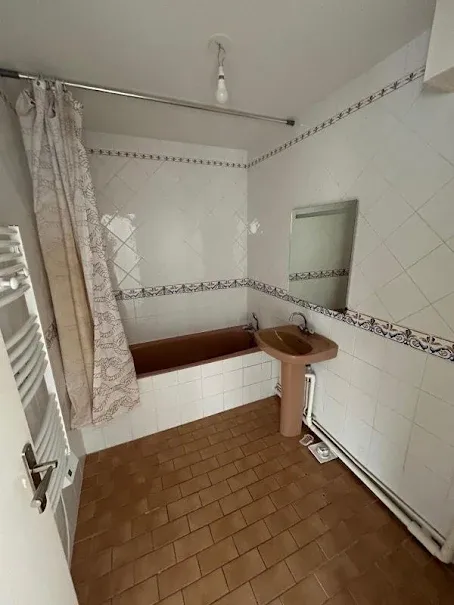 Salles de bain - Appartement rénové avec balcon à Livry-Gargan