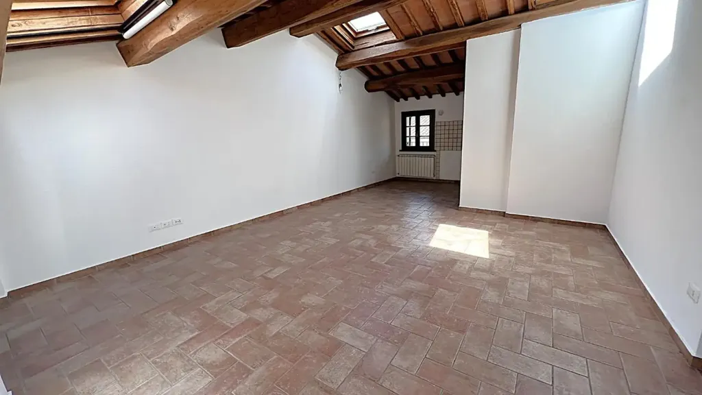 Pièces - Rustic-Style Penthouse with Panoramic Views in Cascina