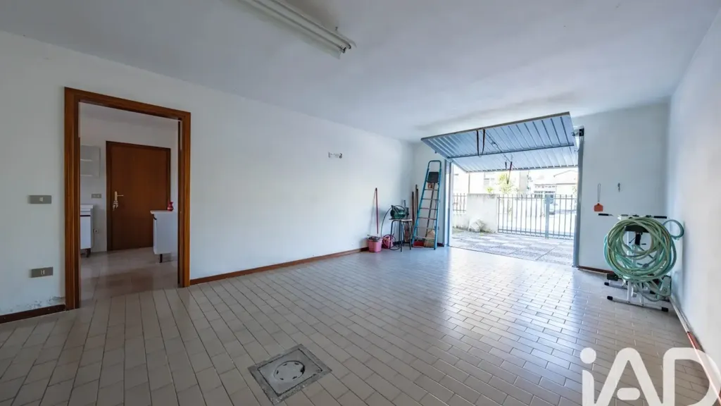 Garage - Villa with Courtyard in Massa Fiscaglia