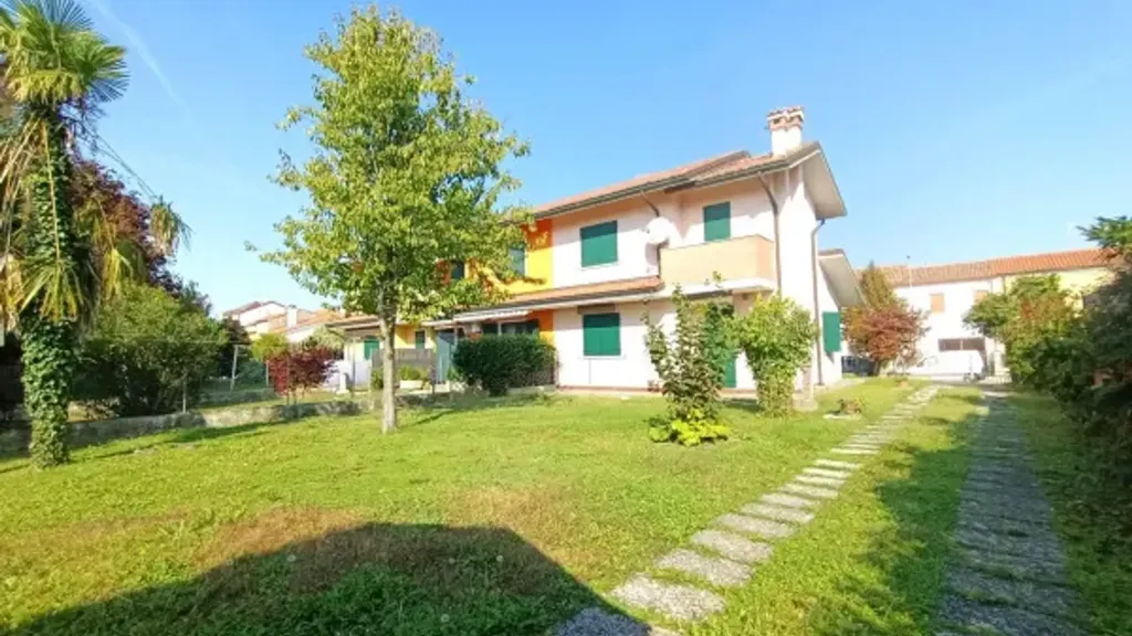 Aed - Terraced Villa with Garden in Adria